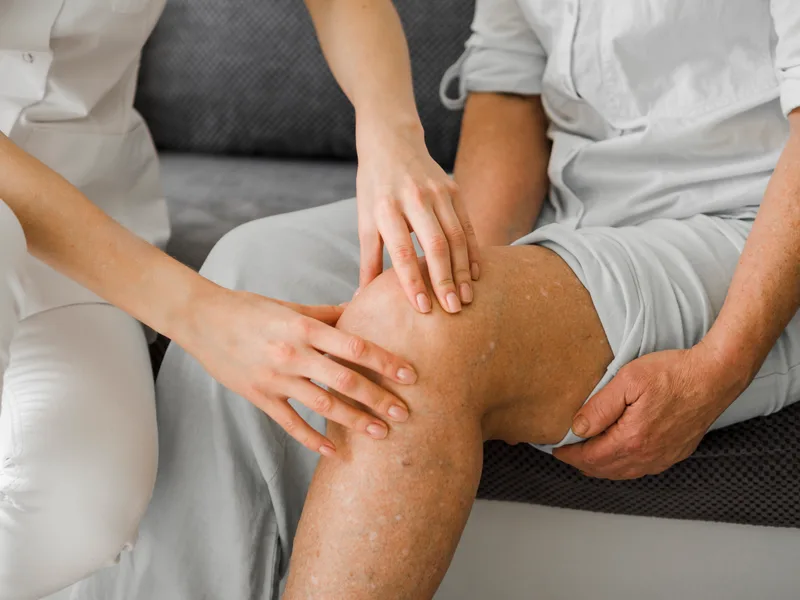 Chiropractic care for knee pain at HealthSource of Harvest in HARVEST